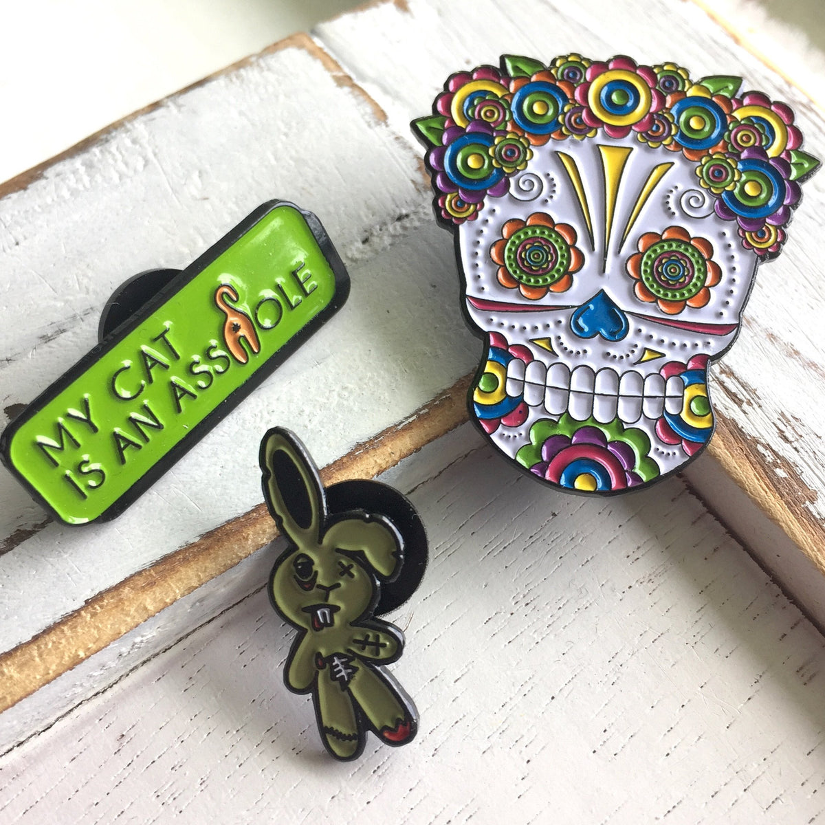 Pin Esmaltado "Mi Gato es Un Grosero" — Diseño Trasero de Gato 3.2cm