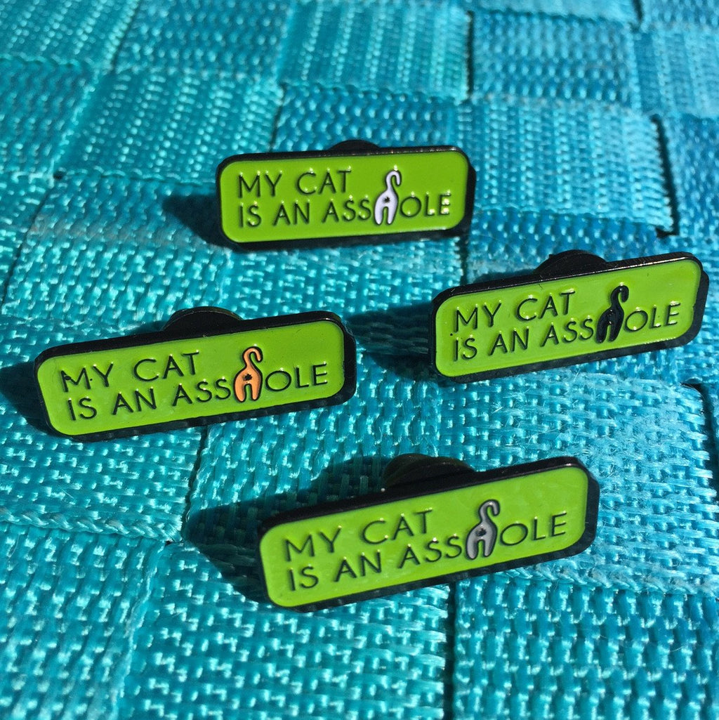 Pin Esmaltado "Mi Gato es Un Grosero" — Diseño Trasero de Gato 3.2cm